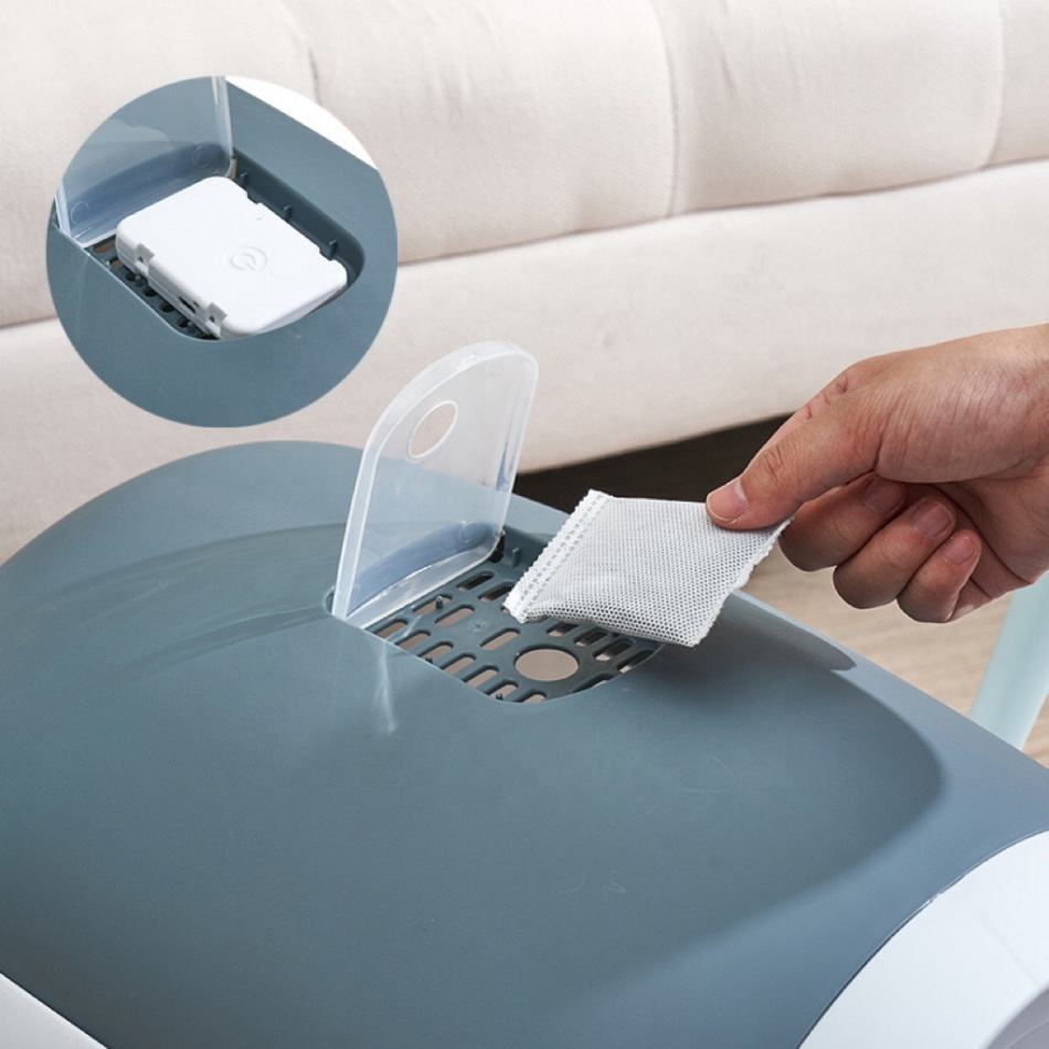 Fully enclosed cat toilet with door Large cat litter box Cat litter box with cat litter scoop and splash proof Cat litter box with deodorizer Pet supplies (Black & White)